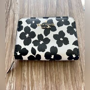 NWOT Kate Spade Black & White Flower Wallet